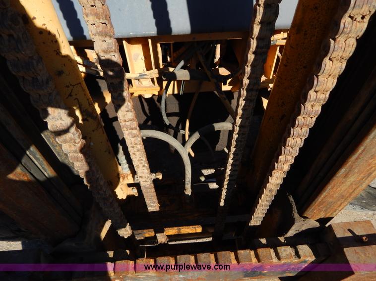 image for item I1170 Case 586E Construction King rough terrain forklift