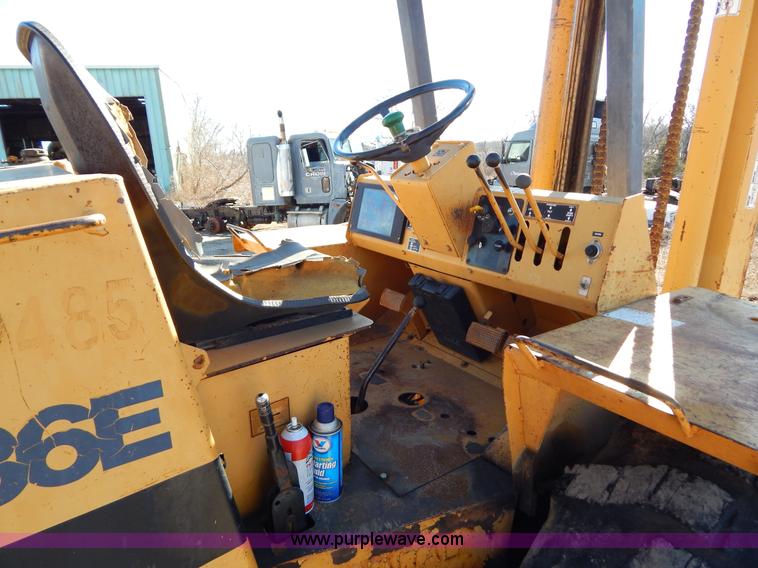 image for item I1170 Case 586E Construction King rough terrain forklift