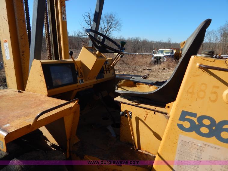 image for item I1170 Case 586E Construction King rough terrain forklift
