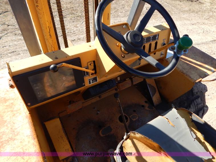 image for item I1170 Case 586E Construction King rough terrain forklift