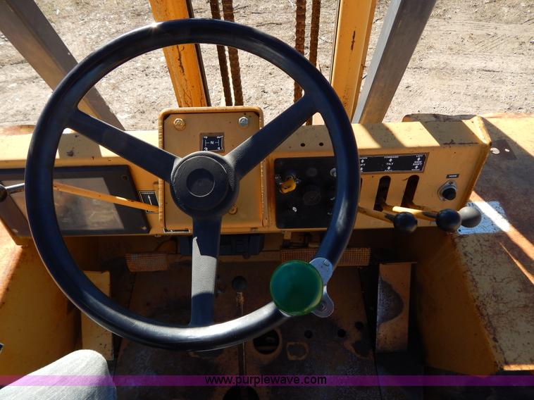 image for item I1170 Case 586E Construction King rough terrain forklift