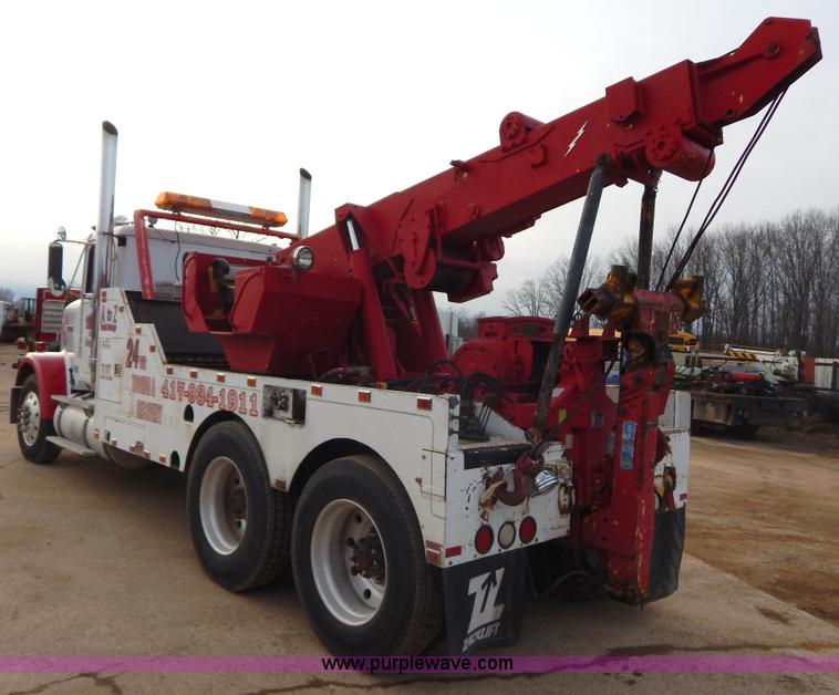 image for item I1187 1986 International F9370 wrecker truck