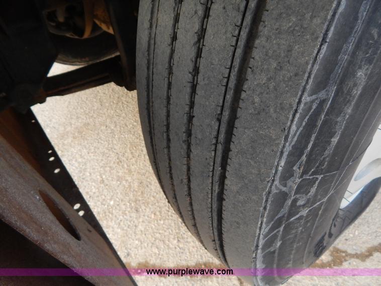 image for item I1187 1986 International F9370 wrecker truck