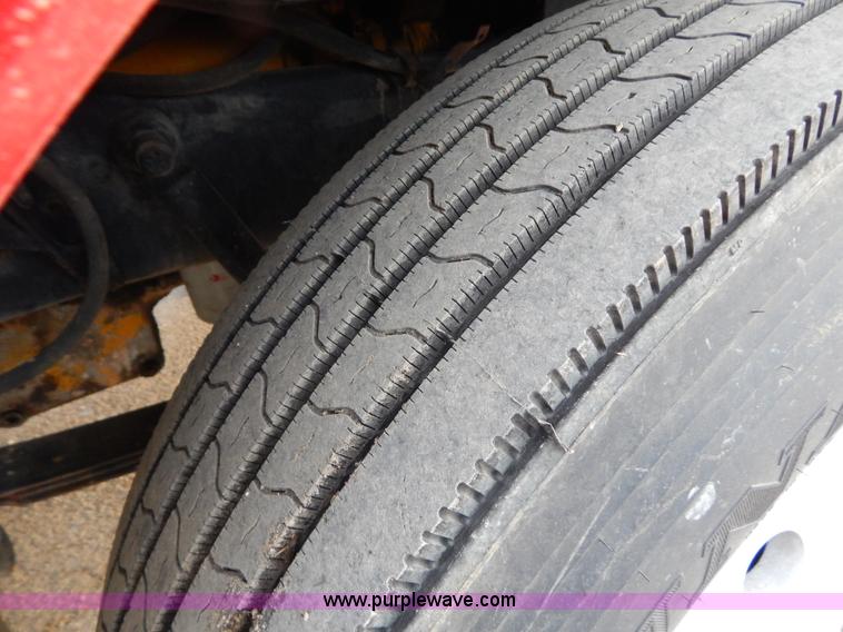 image for item I1187 1986 International F9370 wrecker truck