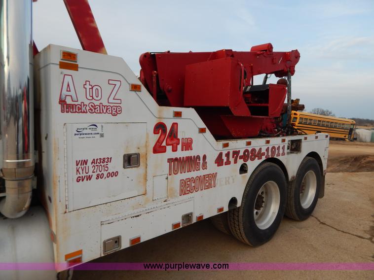 image for item I1187 1986 International F9370 wrecker truck