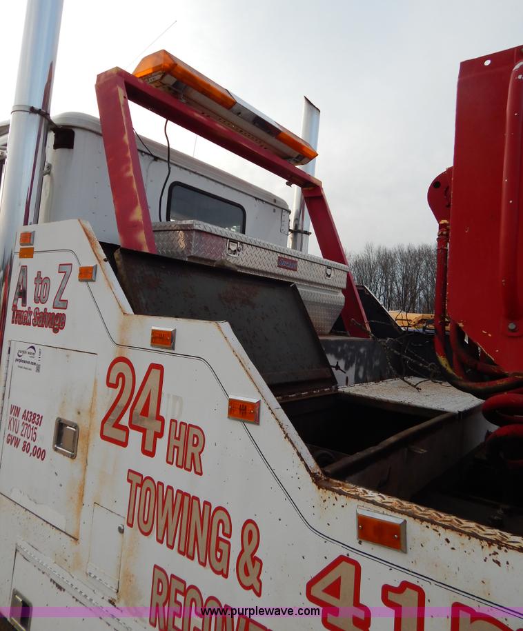 image for item I1187 1986 International F9370 wrecker truck