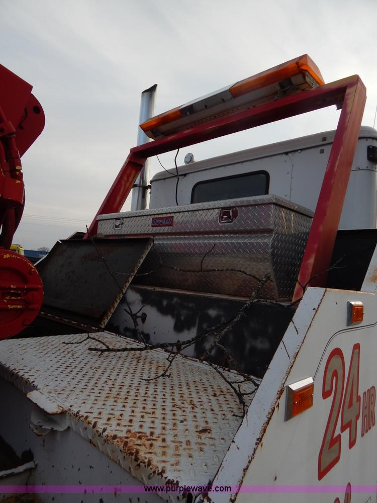 image for item I1187 1986 International F9370 wrecker truck