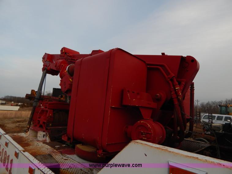 image for item I1187 1986 International F9370 wrecker truck