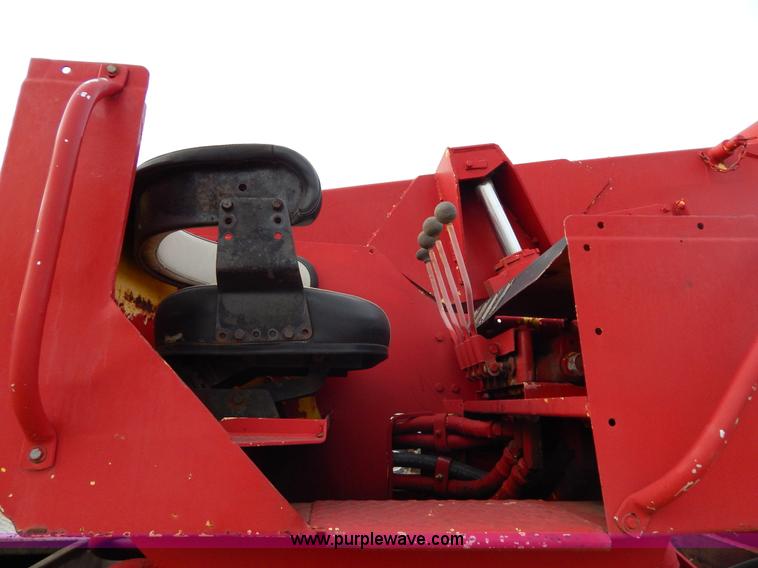 image for item I1187 1986 International F9370 wrecker truck