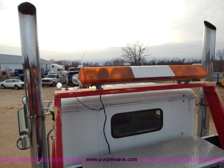 image for item I1187 1986 International F9370 wrecker truck