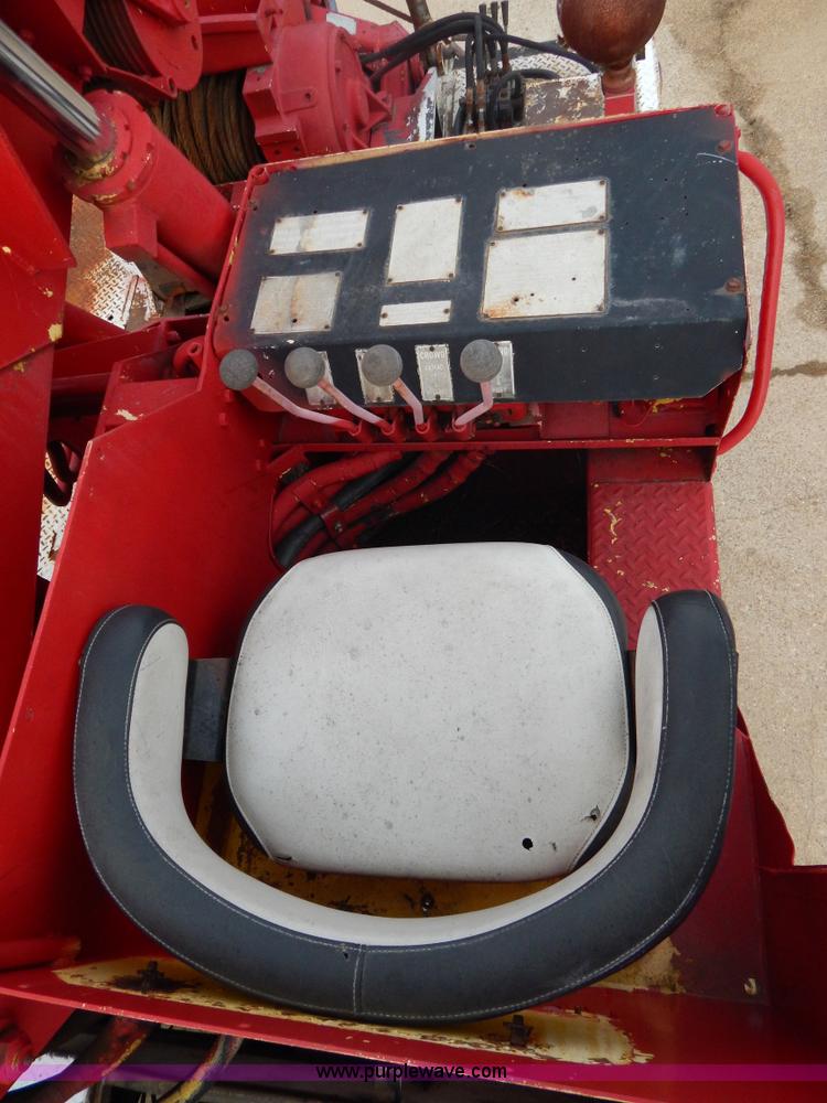 image for item I1187 1986 International F9370 wrecker truck