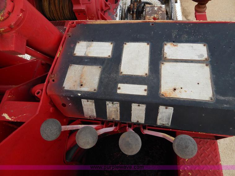 image for item I1187 1986 International F9370 wrecker truck