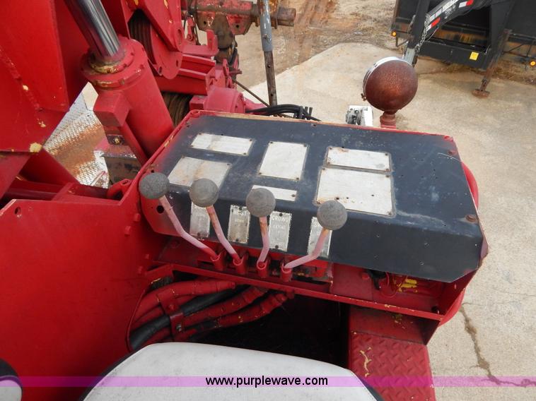 image for item I1187 1986 International F9370 wrecker truck