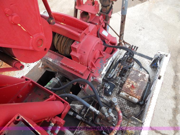 image for item I1187 1986 International F9370 wrecker truck