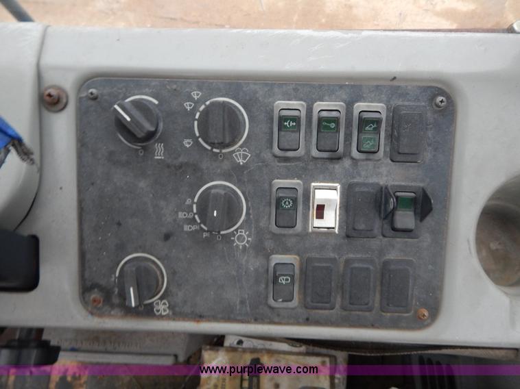 image for item I1193 1999 Case 621C wheel loader