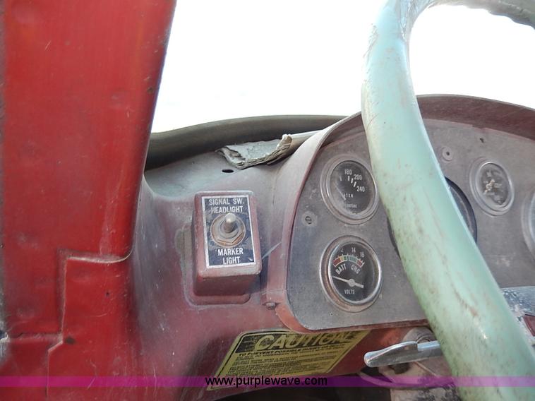 image for item I3747 1968 Mack R600 water truck