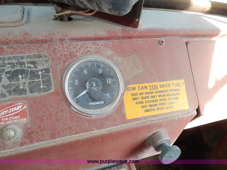 image for item I3747 1968 Mack R600 water truck