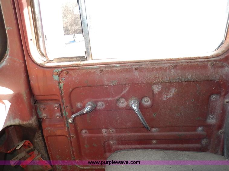 image for item I3747 1968 Mack R600 water truck