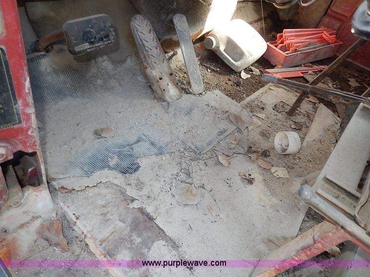 image for item I3747 1968 Mack R600 water truck