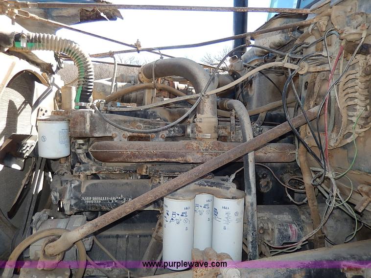 image for item I3747 1968 Mack R600 water truck