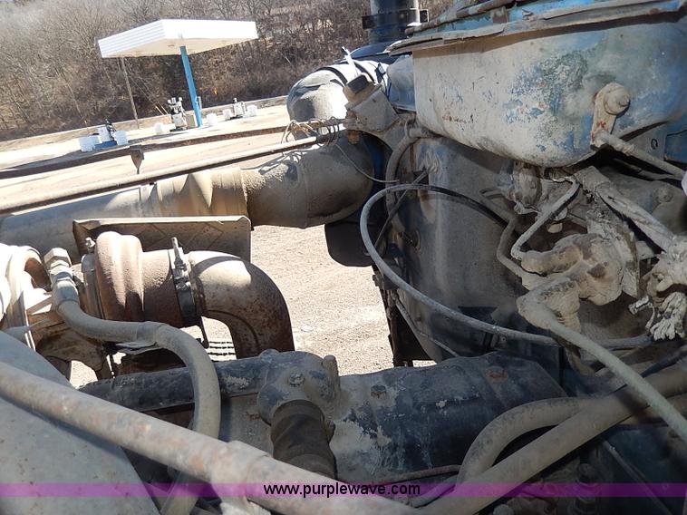 image for item I3747 1968 Mack R600 water truck