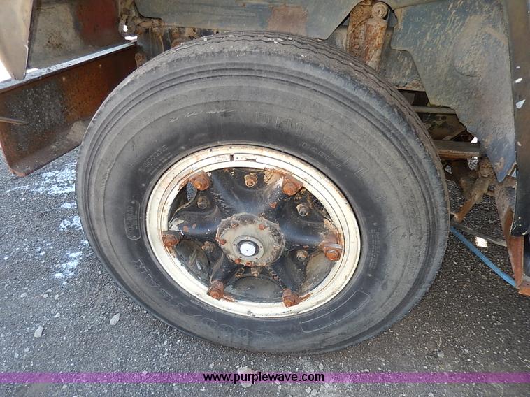 image for item I3747 1968 Mack R600 water truck