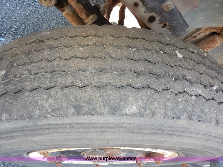 image for item I3747 1968 Mack R600 water truck