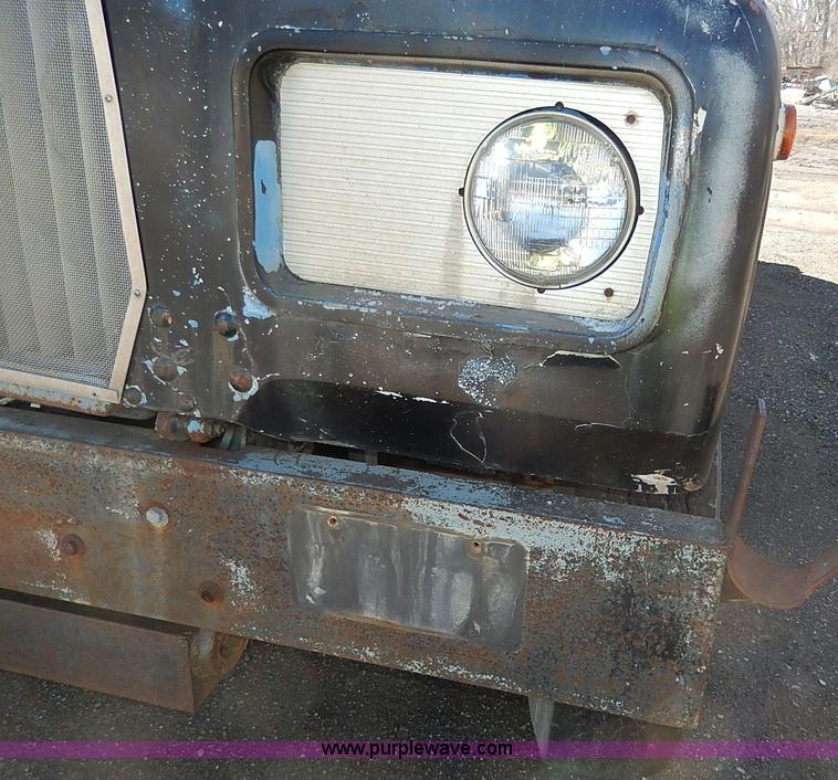 image for item I3747 1968 Mack R600 water truck