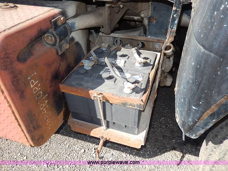 image for item I3747 1968 Mack R600 water truck