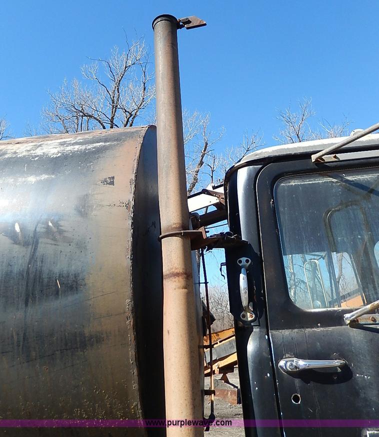 image for item I3747 1968 Mack R600 water truck