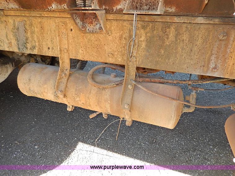 image for item I3747 1968 Mack R600 water truck