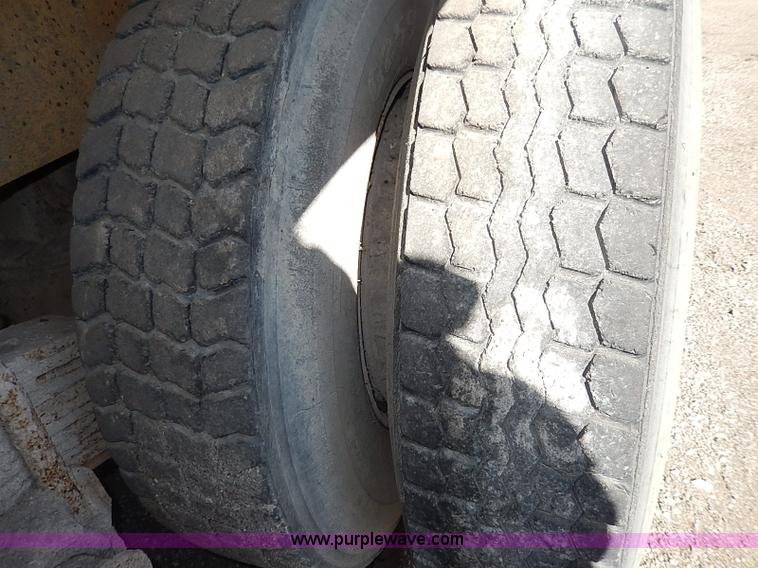 image for item I3747 1968 Mack R600 water truck