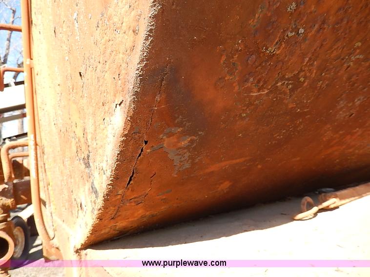 image for item I3747 1968 Mack R600 water truck