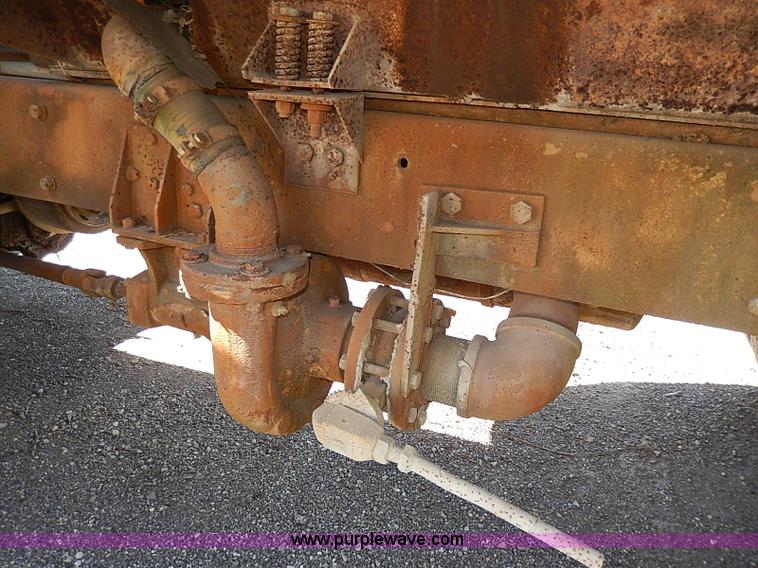 image for item I3747 1968 Mack R600 water truck