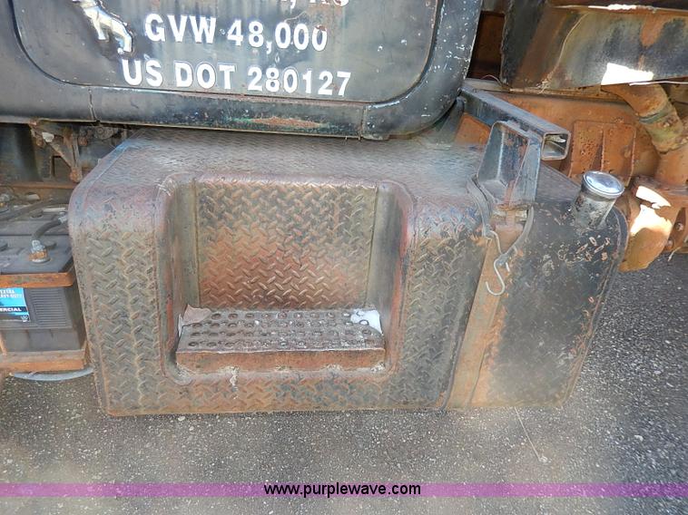 image for item I3747 1968 Mack R600 water truck