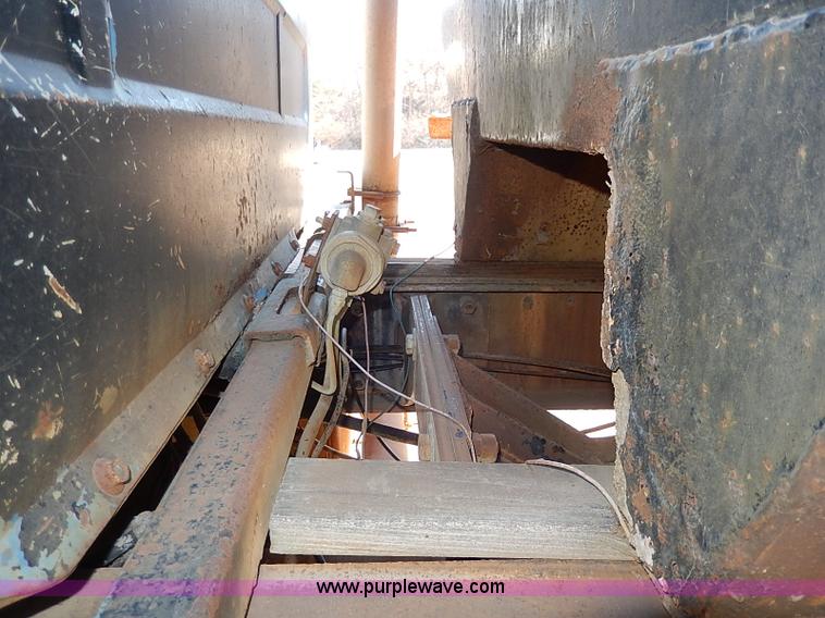 image for item I3747 1968 Mack R600 water truck