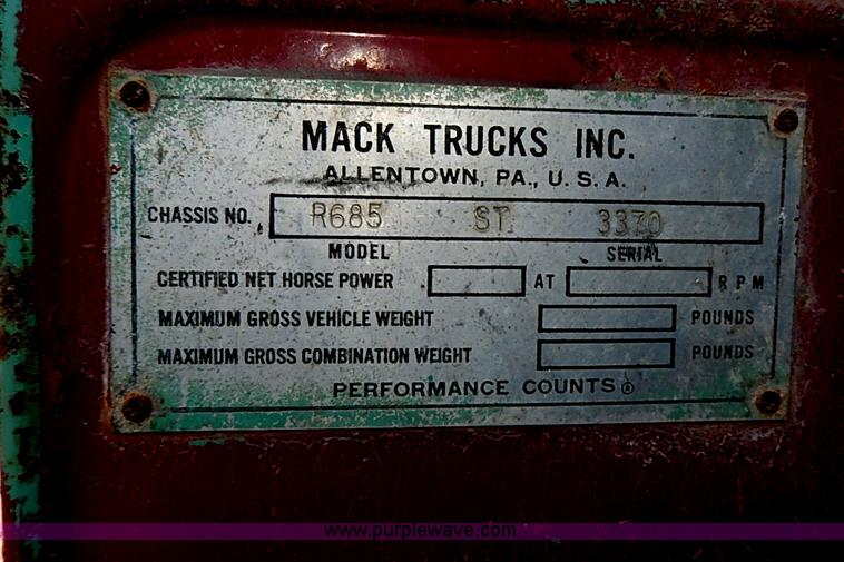 image for item I3747 1968 Mack R600 water truck
