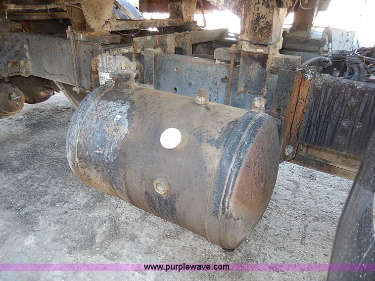 image for item I3748 1990 GMC TopKick tar applicator truck