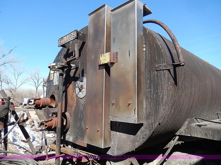 image for item I3748 1990 GMC TopKick tar applicator truck