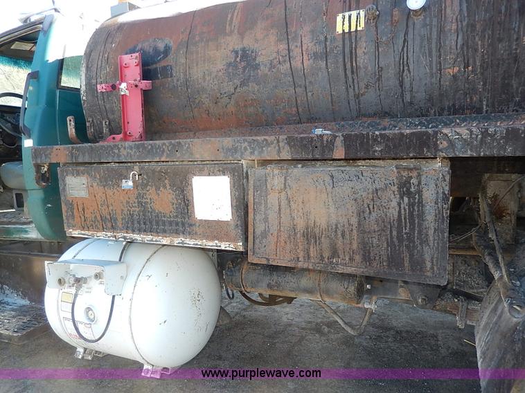 image for item I3748 1990 GMC TopKick tar applicator truck