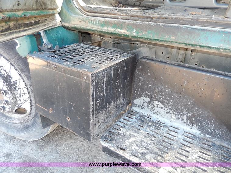 image for item I3748 1990 GMC TopKick tar applicator truck