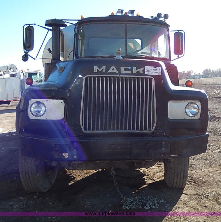 image for item I3749 1973 Mack DM600 water truck