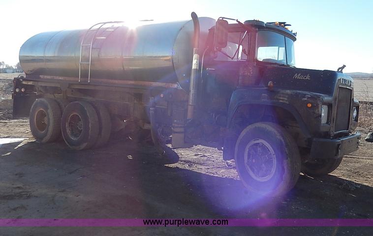 image for item I3749 1973 Mack DM600 water truck