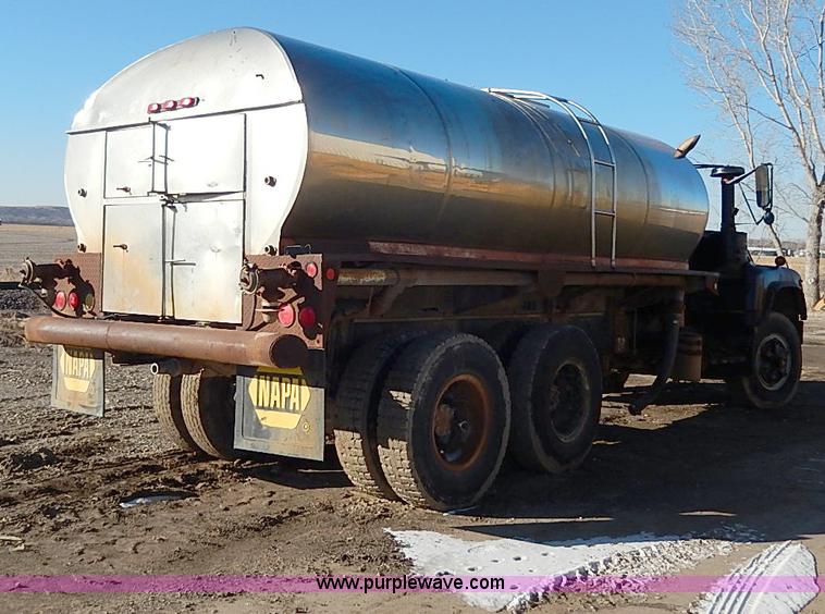 image for item I3749 1973 Mack DM600 water truck