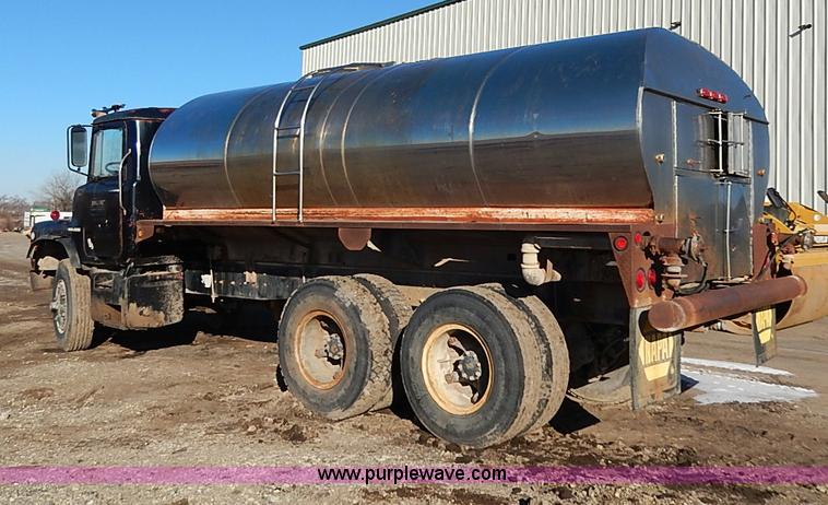 image for item I3749 1973 Mack DM600 water truck