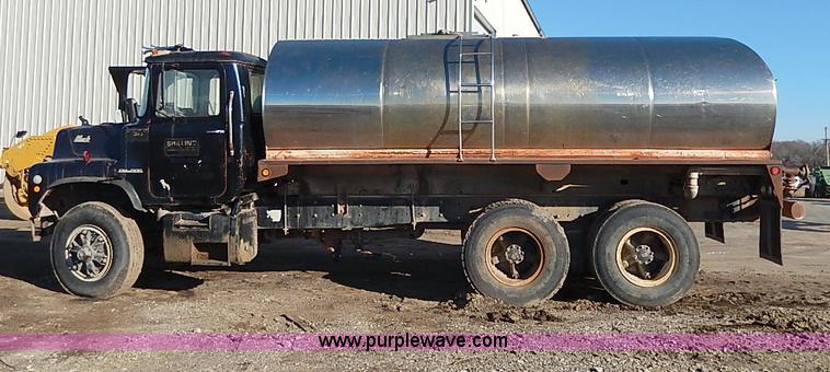 image for item I3749 1973 Mack DM600 water truck