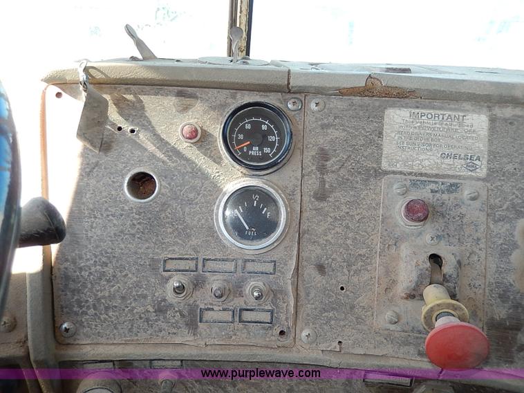 image for item I3749 1973 Mack DM600 water truck