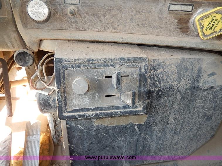 image for item I3749 1973 Mack DM600 water truck