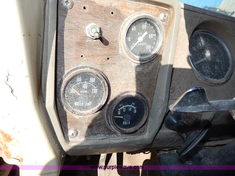 image for item I3749 1973 Mack DM600 water truck