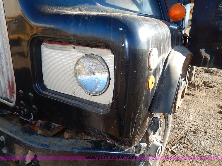 image for item I3749 1973 Mack DM600 water truck